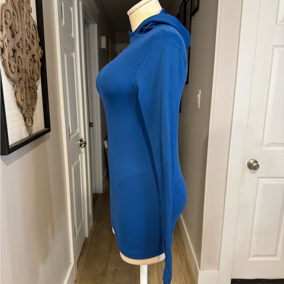 ATHLETA women’s size XS blue hooded training in cold weather layering top - Picture 5 of 13